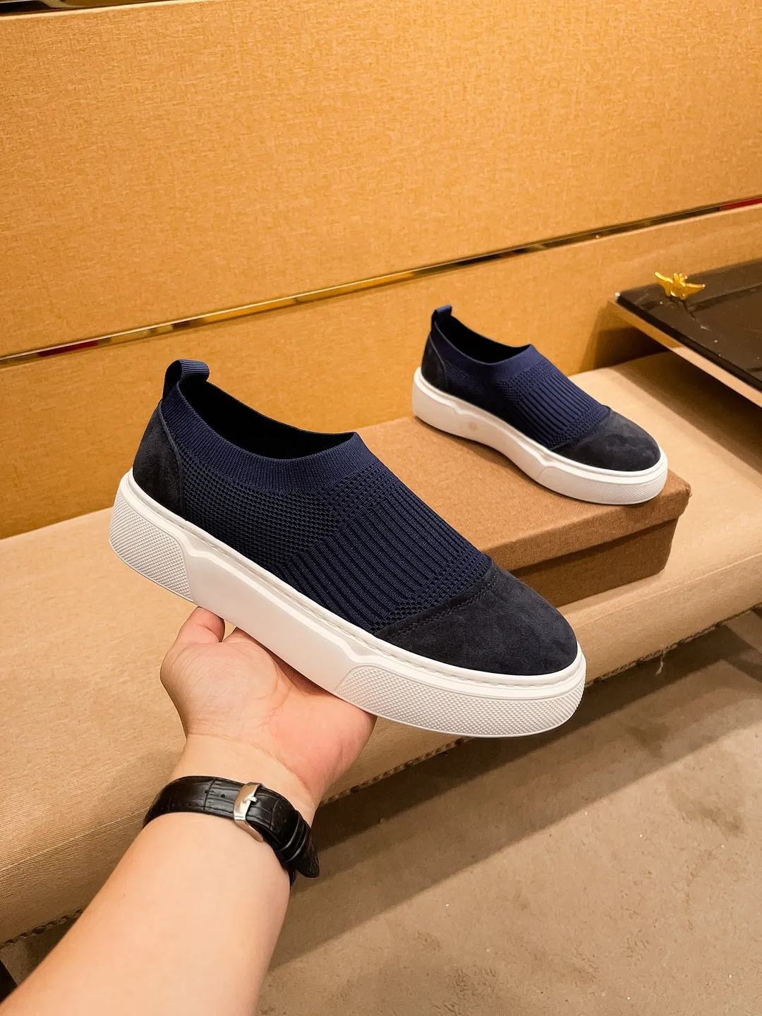 Men's shoes💰 400💰🔥【Dior】🔥Men's high-end brand of shoes official website 1:1 latest masterpiece: the upper is made of Italian imported first-layer cowhide with a comfortable and breathable lining➕original non-slip and wear-resistant outsole🔥, making walking more convenient and comfortable! An exclusive new model, a stunning work, a beautiful 1:1 replica [color] compared to the official quality! Create a fashionable personality to set off your uniqueness! A must-have for trendy men! Classic 🔥Size: 38-44 Color: 🔥 3⃣️colors available🔥